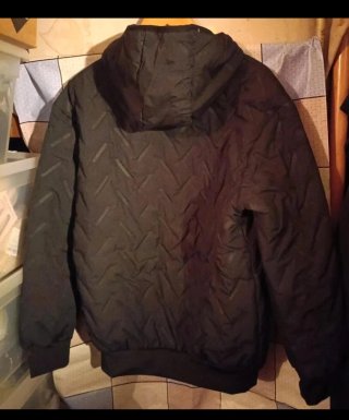 Chaqueta acolchada negra forro borreguito