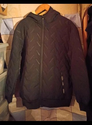 Chaqueta acolchada negra forro borreguito
