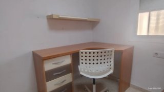 Mesa de estudio esquinera y silla