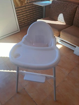 Trona para bebé blanca, con funda