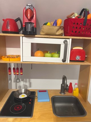 Cocina de juguete con accesorios