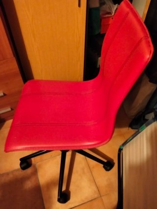 Silla de escritorio juvenil roja 15€ NO ENVIO