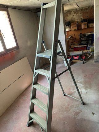 Escalera de aluminio plegable
