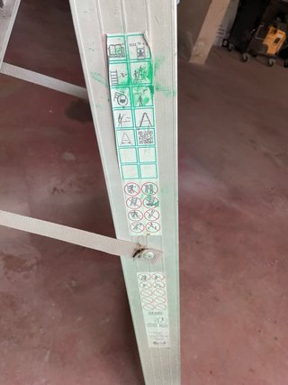 Escalera de aluminio plegable
