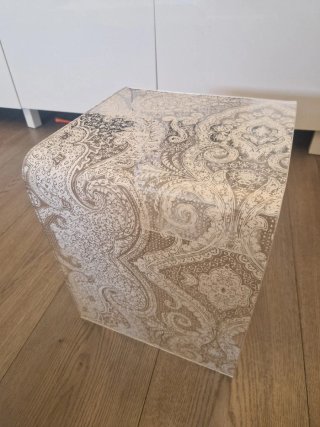 Mesa auxiliar Zara Home metacrilato