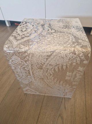 Mesa auxiliar Zara Home metacrilato