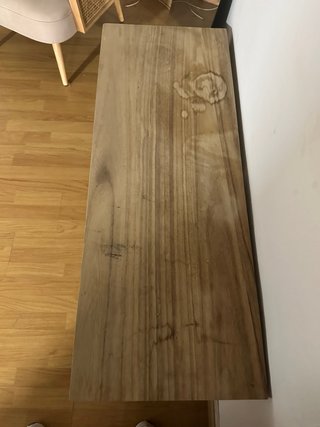 Cómoda de madera natural con ratán