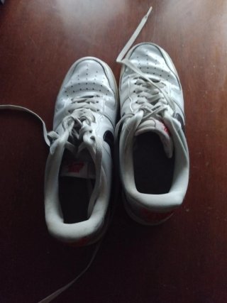 Zapatillas Nike Air Blancas y Rojas