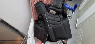 Casco equitación niñ@, chaleco y guantes