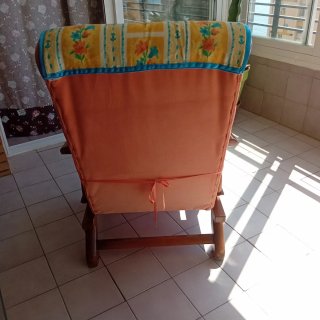 Butaca/Mecedora Madera y Tela Estampada
