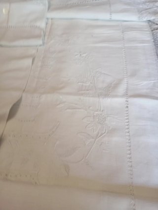 Juego de cama bordado y bolillos muy antiguo