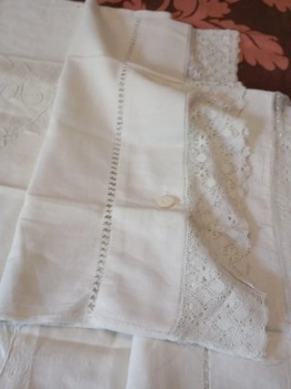 Juego de cama bordado y bolillos muy antiguo
