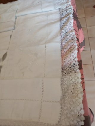 Juego de cama bordado y bolillos muy antiguo