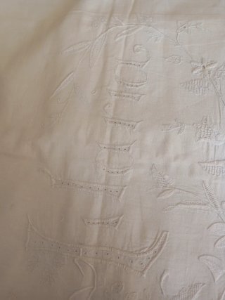 Juego de cama bordado y bolillos muy antiguo