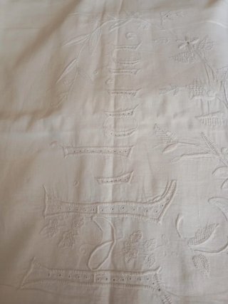 Juego de cama bordado y bolillos muy antiguo
