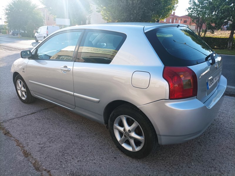 Toyota Auris 2003, foto 2