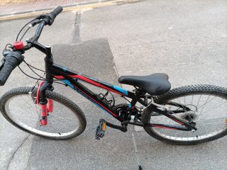 Bicicleta Montaña Negra y Roja