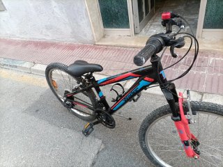 Bicicleta Montaña Negra y Roja
