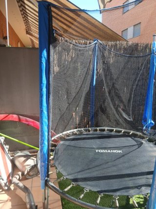 Cama elástica con red de seguridad