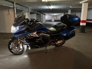 BMW R 1600 GT con defensas y top case