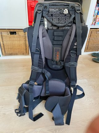 Mochila porta bebés Deuter trekking
