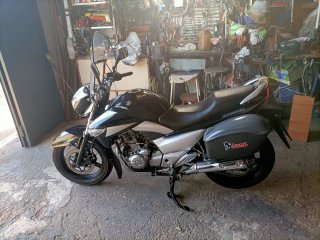 Suzuki Inazuma 250 Naked Negra/Plata