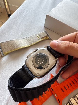 Apple Watch Ultra con correas + base Belkin
