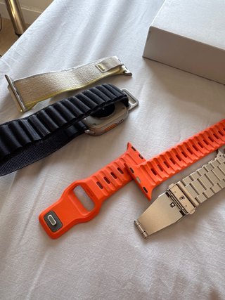 Apple Watch Ultra con correas + base Belkin