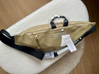 Riñonera Lacoste Beige. Totalmente original.