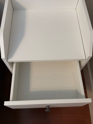 Conjunto de mesita de noche blanca de madera