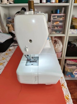Máquina de coser Astralux 8366