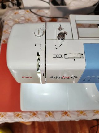 Máquina de coser Astralux 8366