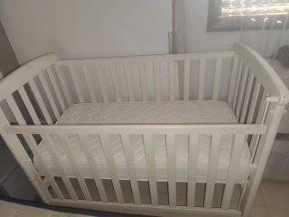 Cuna de madera blanca SIN COLCHÓN.