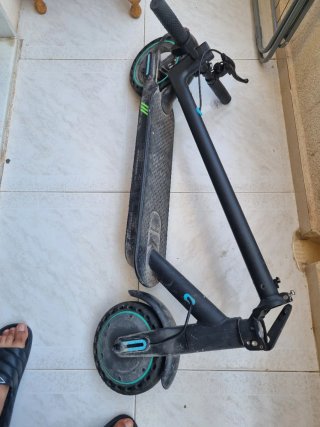 Patinete eléctrico Bogist. no funciona es para pie