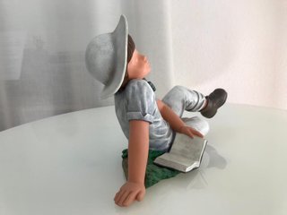 Figura niño Nadal durmiendo leyendo