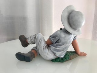 Figura niño Nadal durmiendo leyendo
