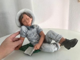Figura niño Nadal durmiendo leyendo