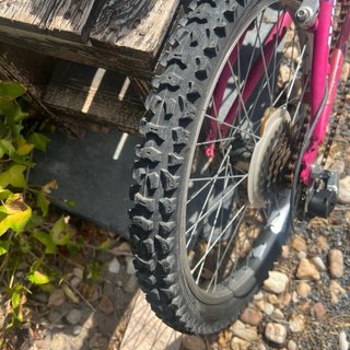 Bicicleta MTB con doble suspensión