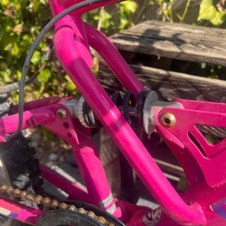 Bicicleta MTB con doble suspensión