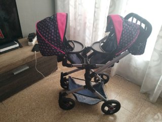 Carrito de muñecas con estampado de corazones