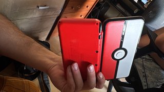 Nintendo 2DS XL Poké Ball Edition