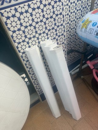 Tavolo rotondo in plastica bianco