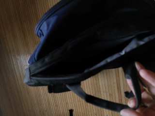 Mochila de viaje Decathlon azul y negra