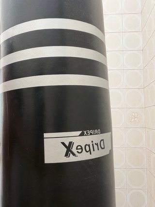 Saco de boxeo de pie negro