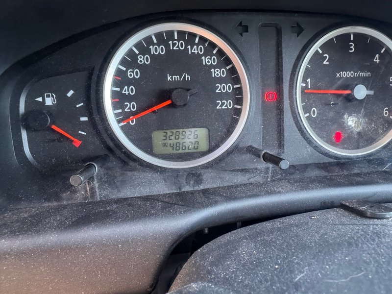 Nissan Almera 2000 - foto 1