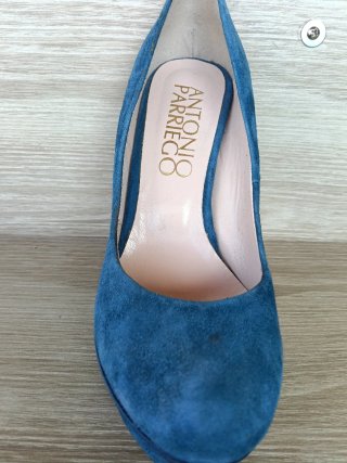 Zapatos de tacón azul ante