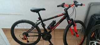 Bicicleta B-Twin 24 Negra y Naranja