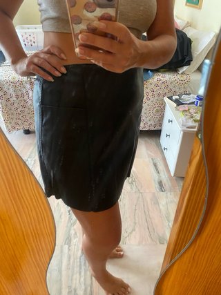 Falda cuero corta negra