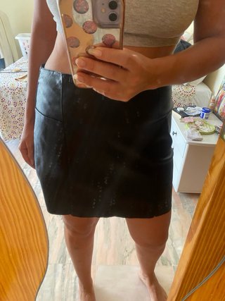 Falda cuero corta negra