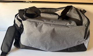 Bolsa Deporte Under Armour Gris
